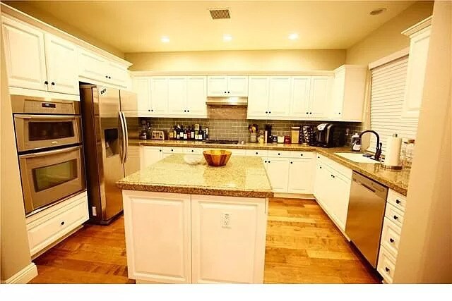 Building Photo - 15761 Crestwood Ave