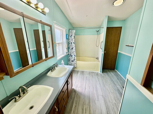 Building Photo - Suncrest Rental