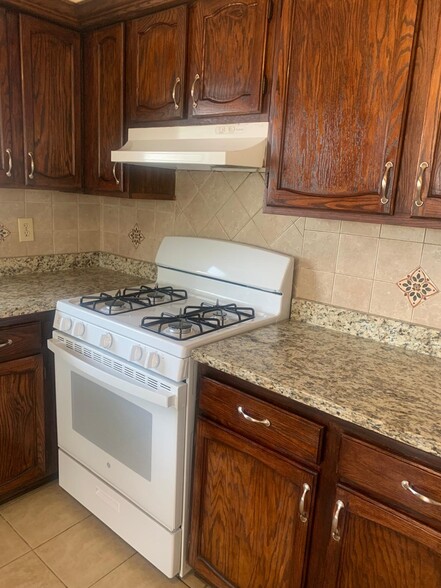 Building Photo - 615 McCandless Pl