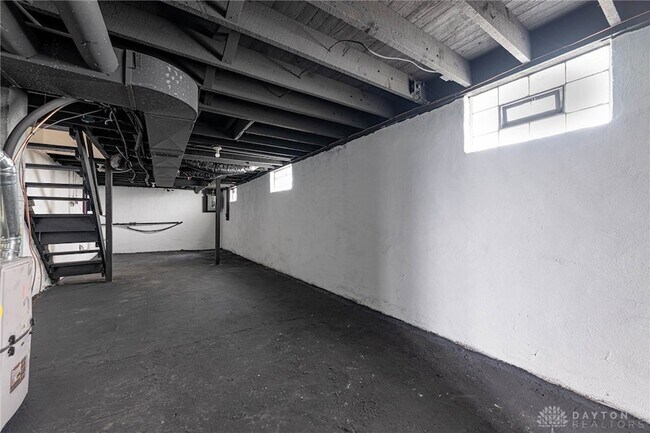 Building Photo - 321 Deeds Ave