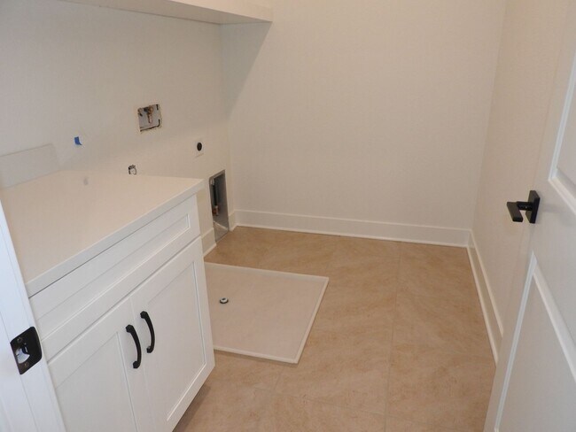 Building Photo - Beautiful Smart Home in Granite Bay  With Solar!!