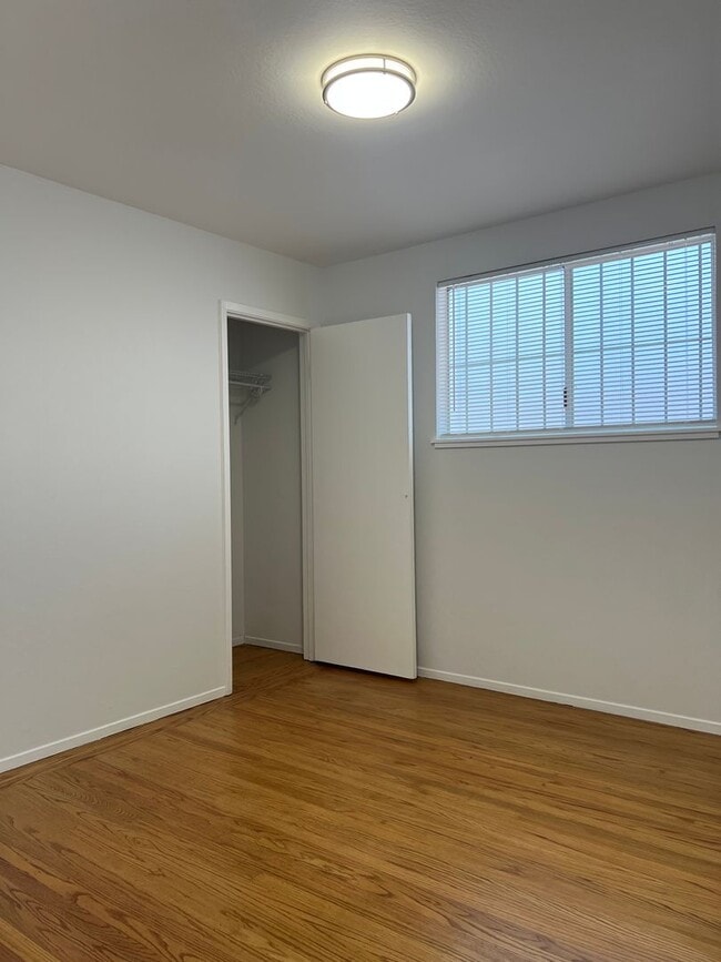 Building Photo - Daly City Home 4Bed 3 Ba
