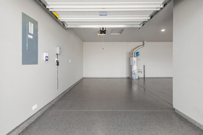 Building Photo - 3117 S Old Farm Ave