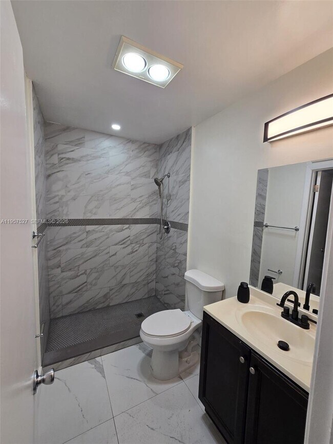 Building Photo - 4020 Del Rio Way