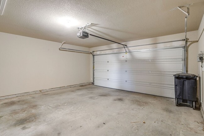 Building Photo - Amazing 4 Bed, 2 Bath in the Highly Desired Villages-Eagle Mountain- 76179- Eagle Mountain/Sagina...