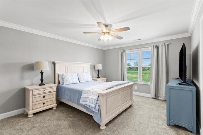 Building Photo - Fully Furnished and Move-In Ready - Flexib...