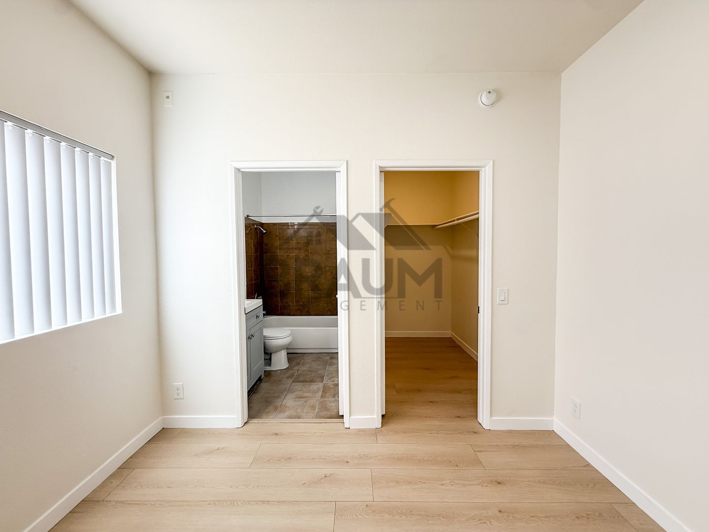 Building Photo - 11459 Collins St