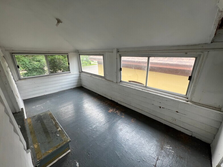 Building Photo - 1207 10th St S