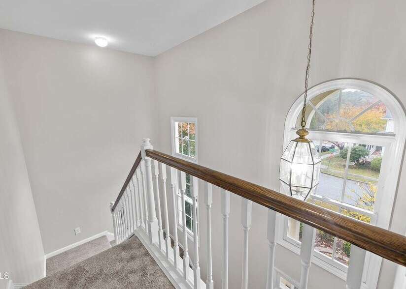 Building Photo - Room in Single Family Home on College Ave