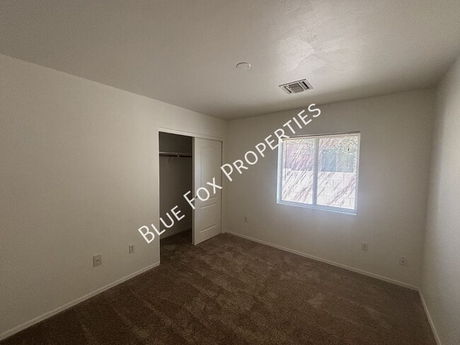 Building Photo - 270 E Shore Cliff Pl