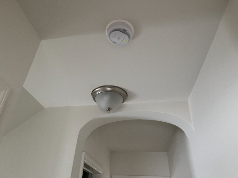 Building Photo - 114 Monmouth St