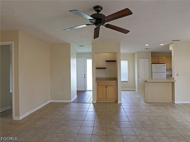 Building Photo - 1420 Park Shore Cir