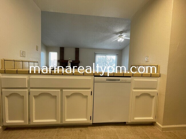 Building Photo - 2 bed 2 bath single family home in established neighborhood in City of Suisun