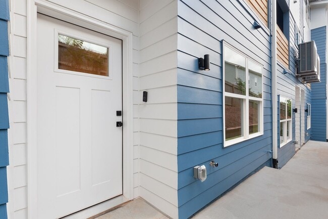 Building Photo - Newly Constructed 3/3.5 located in Chosewo...