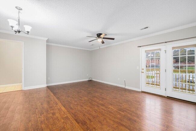 Building Photo - 2101 Cherokee Rd