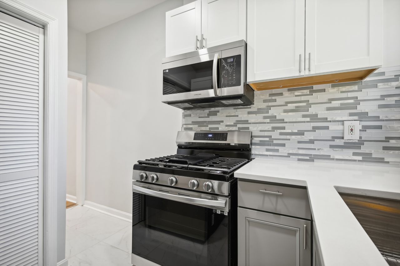 Building Photo - 1110 3rd St NE