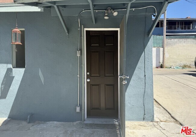 Building Photo - 230 1/2 N Bonnie Brae St-230