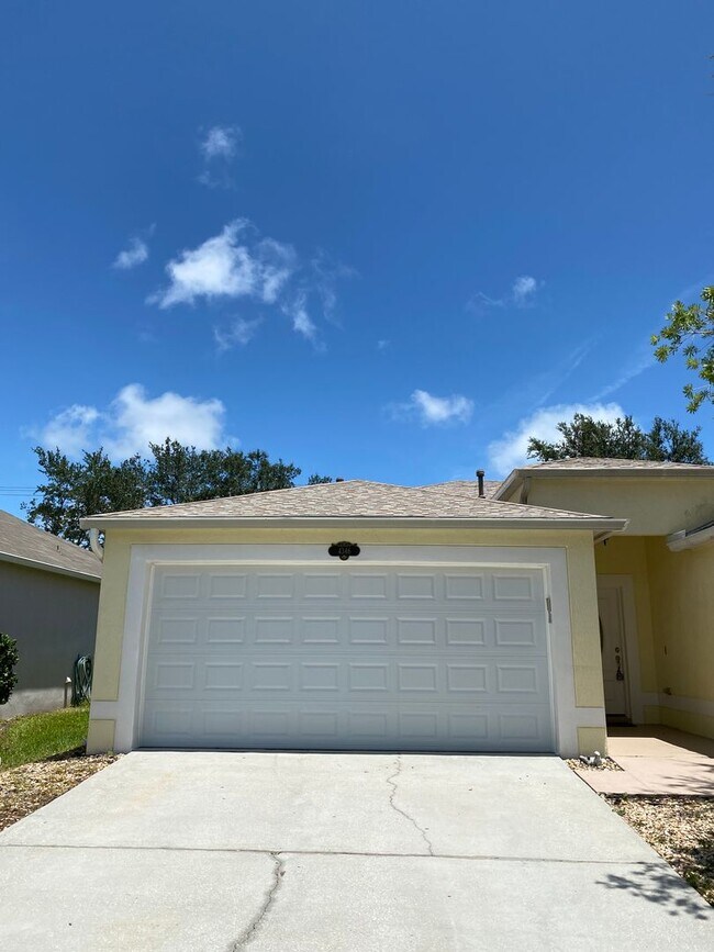 Building Photo - 4346 Four Lakes Dr