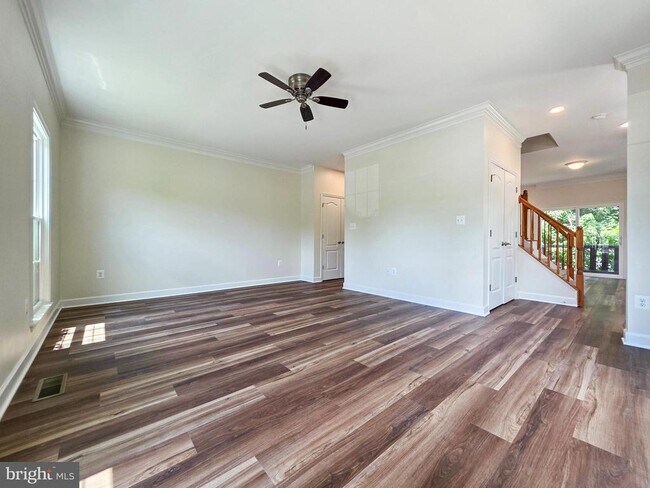 Building Photo - 3300 Broker Ln
