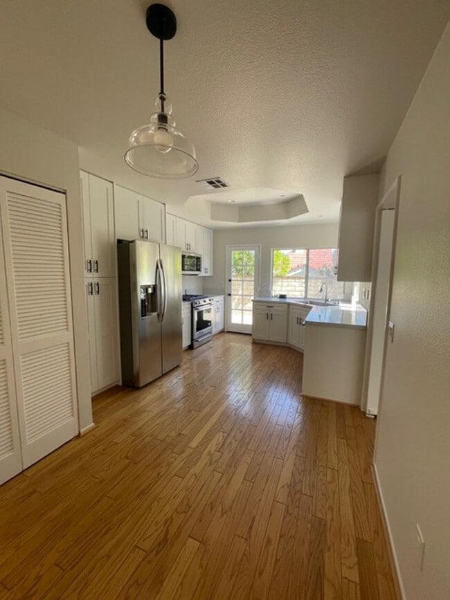 Building Photo - Gorgeous Single Story Home in The Coveted Valencia Summit Community!