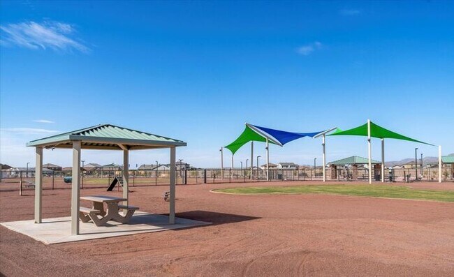 Building Photo - Pending/ Rented - Discover the perfect blend of comfort and style in Gladden Farms