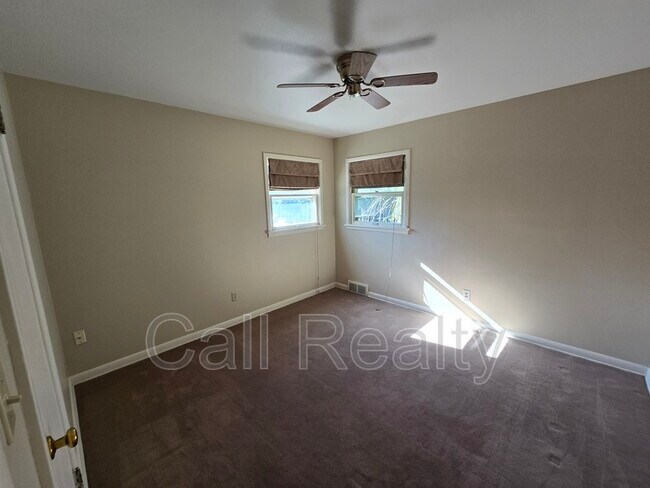 Building Photo - 1218 E 33rd Ave