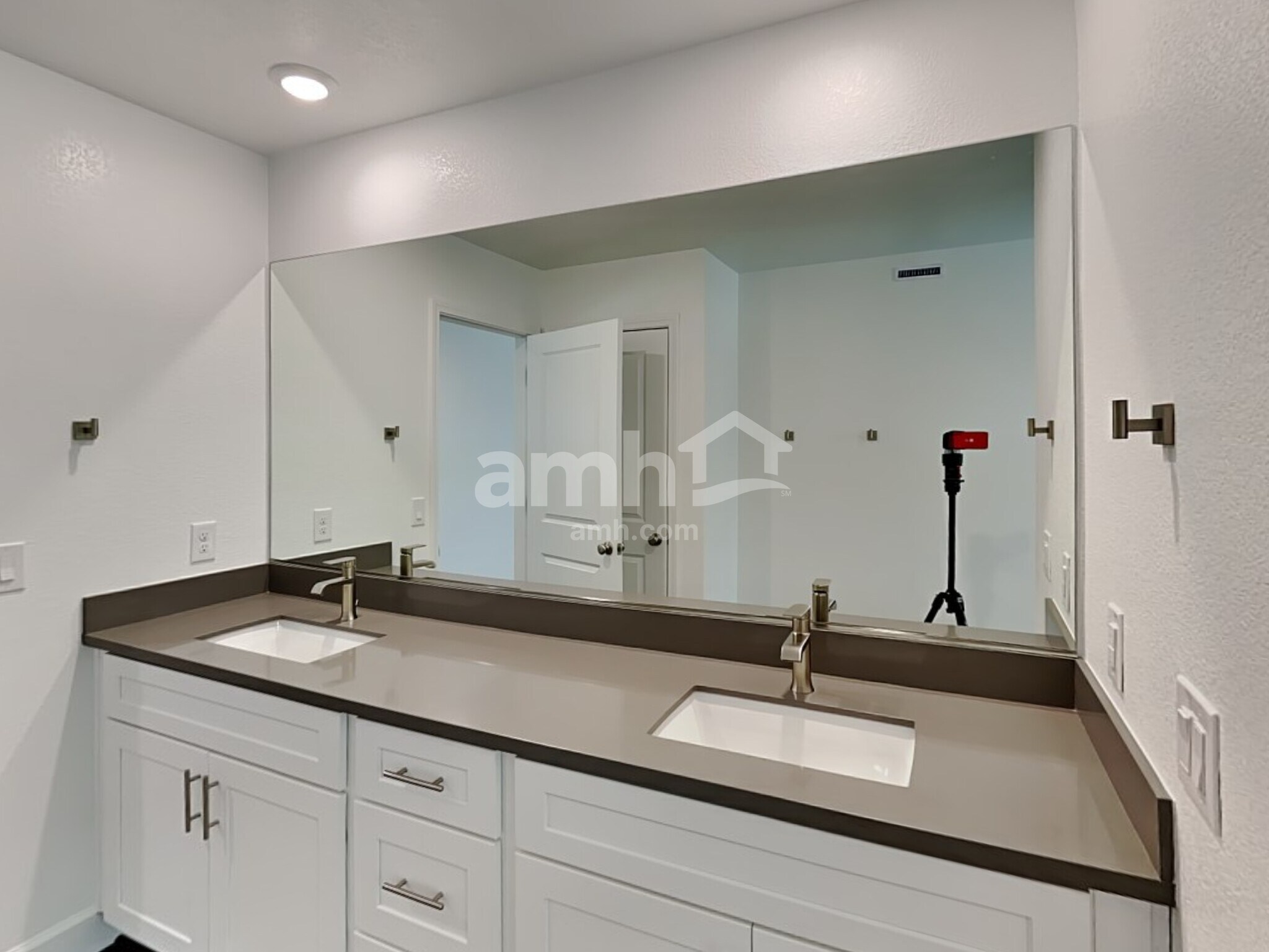 Building Photo - 9122 Ribbon Mdw Ct