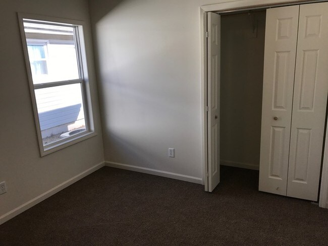 Building Photo - New 3 bed/1 bath duplex for rent!