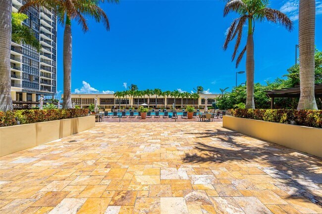 Building Photo - 1915 Brickell Ave