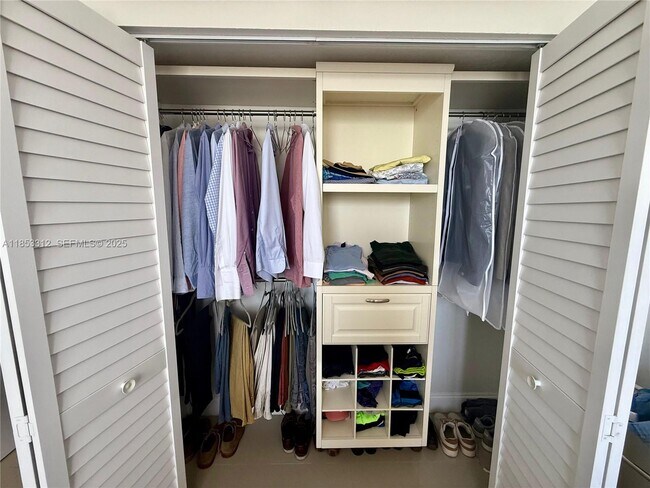 Building Photo - 770 Claughton Island Dr