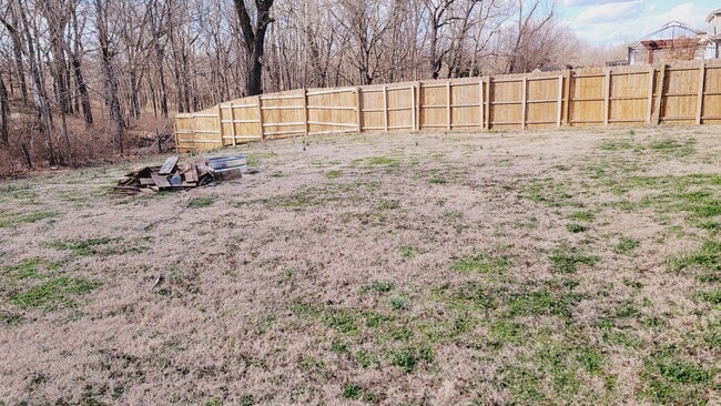 Building Photo - 904 SW Green World St