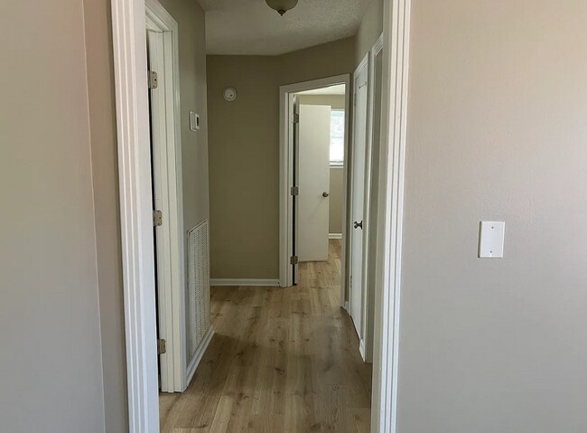 Building Photo - 824 Oak Leaf Dr