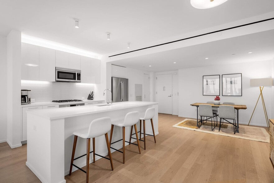 Building Photo - 685 1st Ave