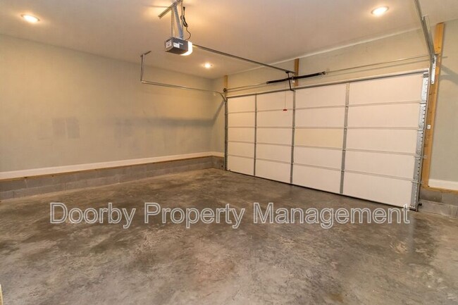 Building Photo - 4436 Oakwood Dr
