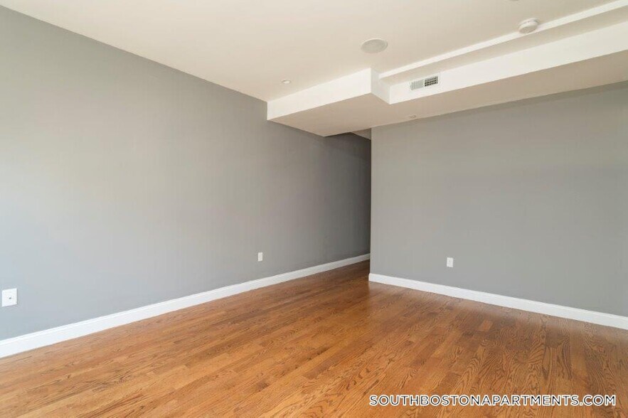 Building Photo - 339 D St