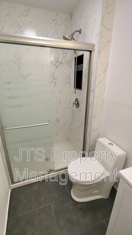 Building Photo - 10402 S White Rock Rd