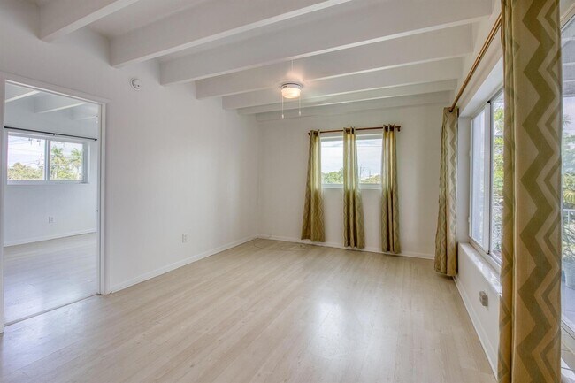 Building Photo - 1520 Lake Ave