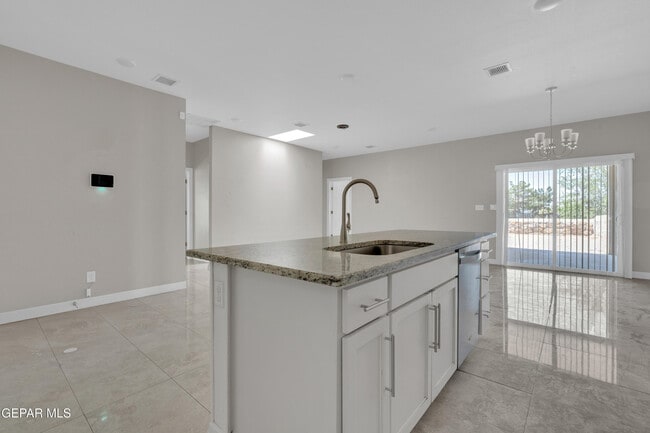 Building Photo - 815 TS Daniel Cadena Dr