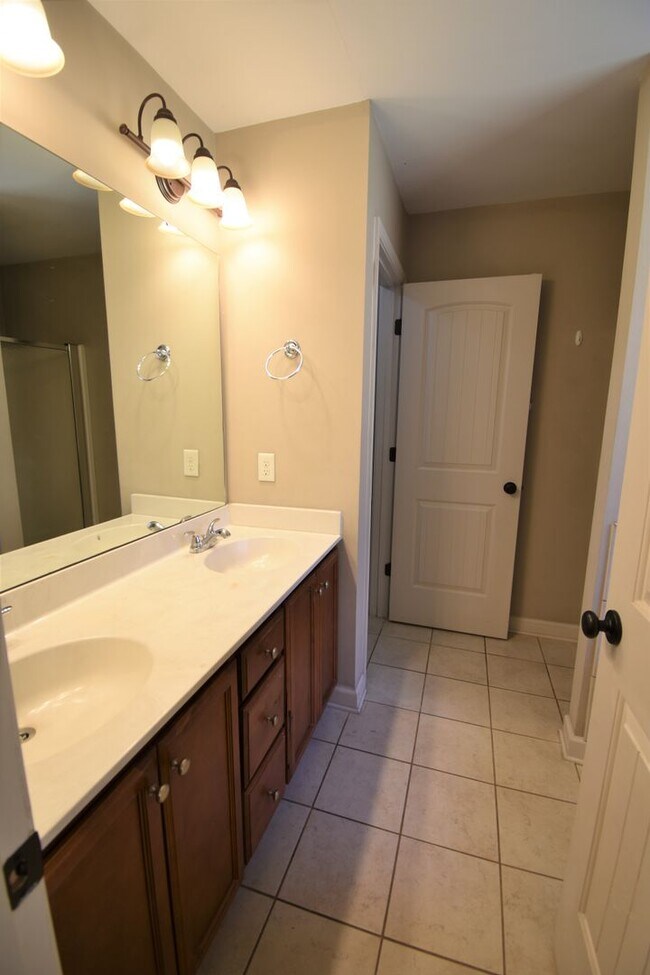 Building Photo - 3871 Glencorra Dr