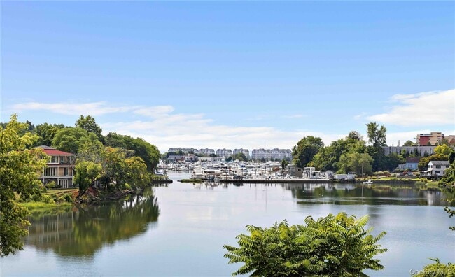 Building Photo - 220 Pelham Rd