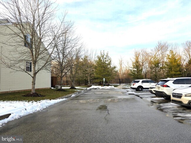 Building Photo - 347 Glenn Rose Cir