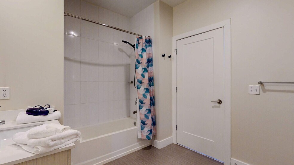 Building Photo - 545 Bedford St