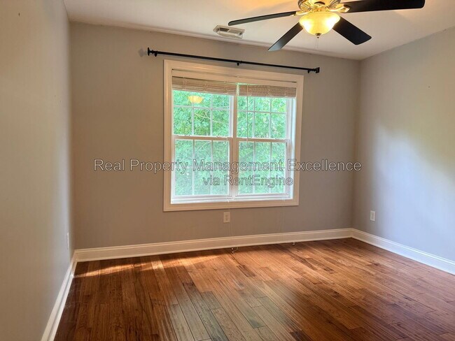 Building Photo - 305 Holly Thorn Trace