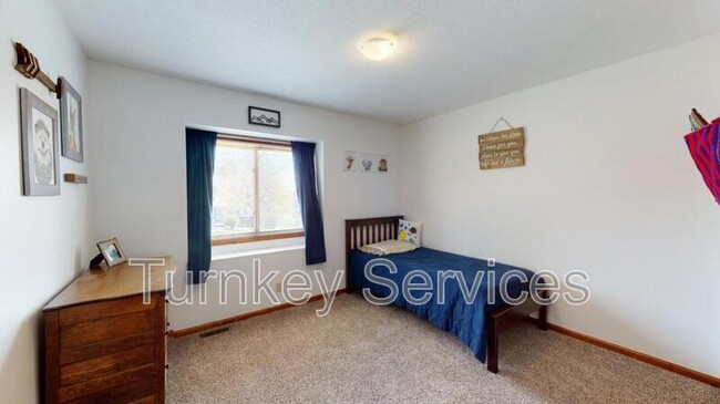 Building Photo - 204 Summerset Dr