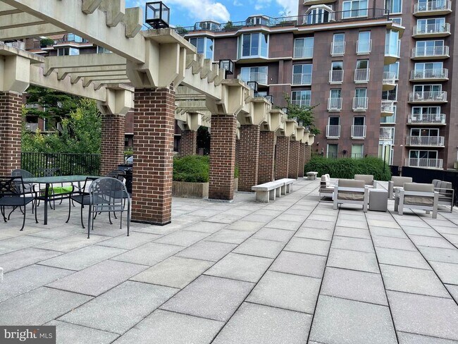 Building Photo - 520 N St SW