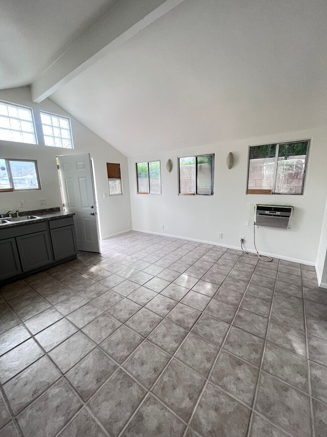 Building Photo - AVAILABLE NOW- Studio with private yard