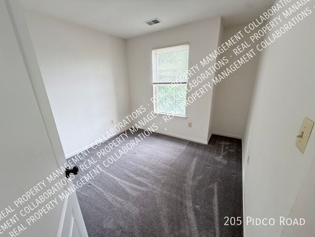 Building Photo - 205 Pidco Rd