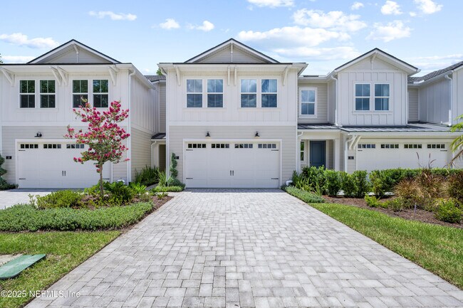 Building Photo - 27 Oak Pk Dr