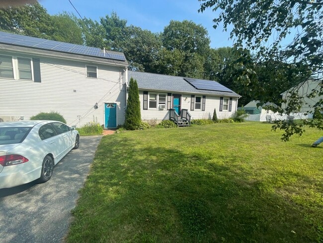 Building Photo - For Rent – 4 Bed, 2 Bath Home w/ Garage & ...