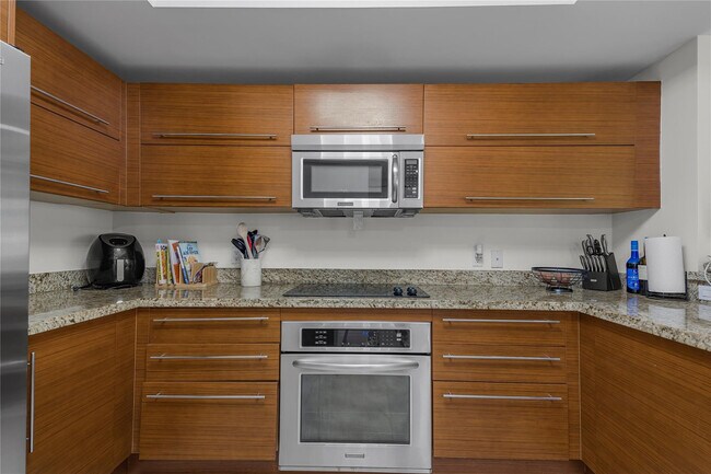 Building Photo - 2641 N Flamingo Rd